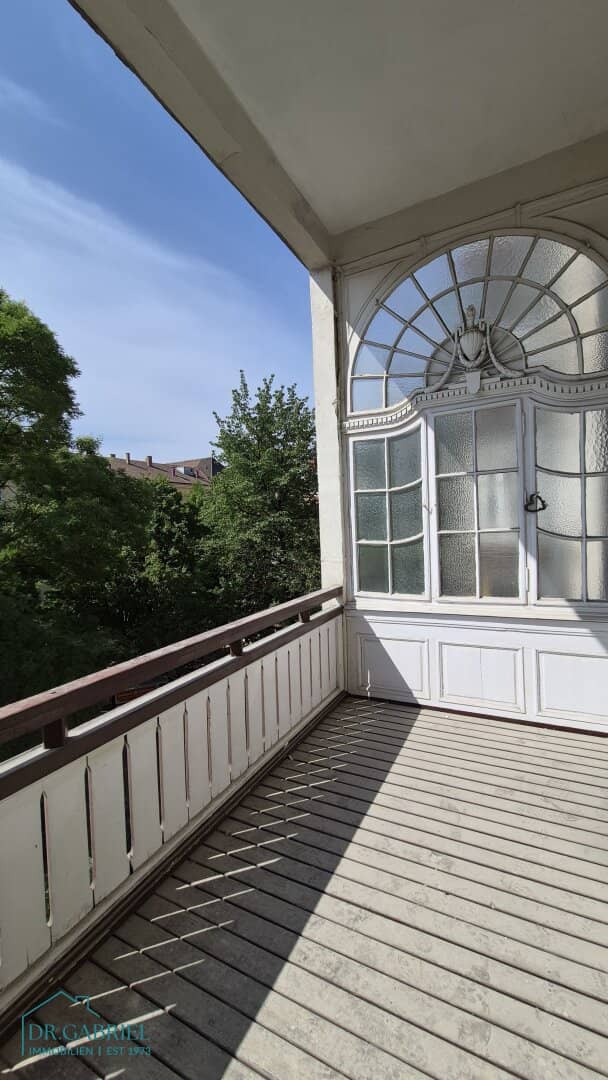 Exklusive 6-Zimmer-Altbauwohnung mit Balkon &amp; Klimaanlage