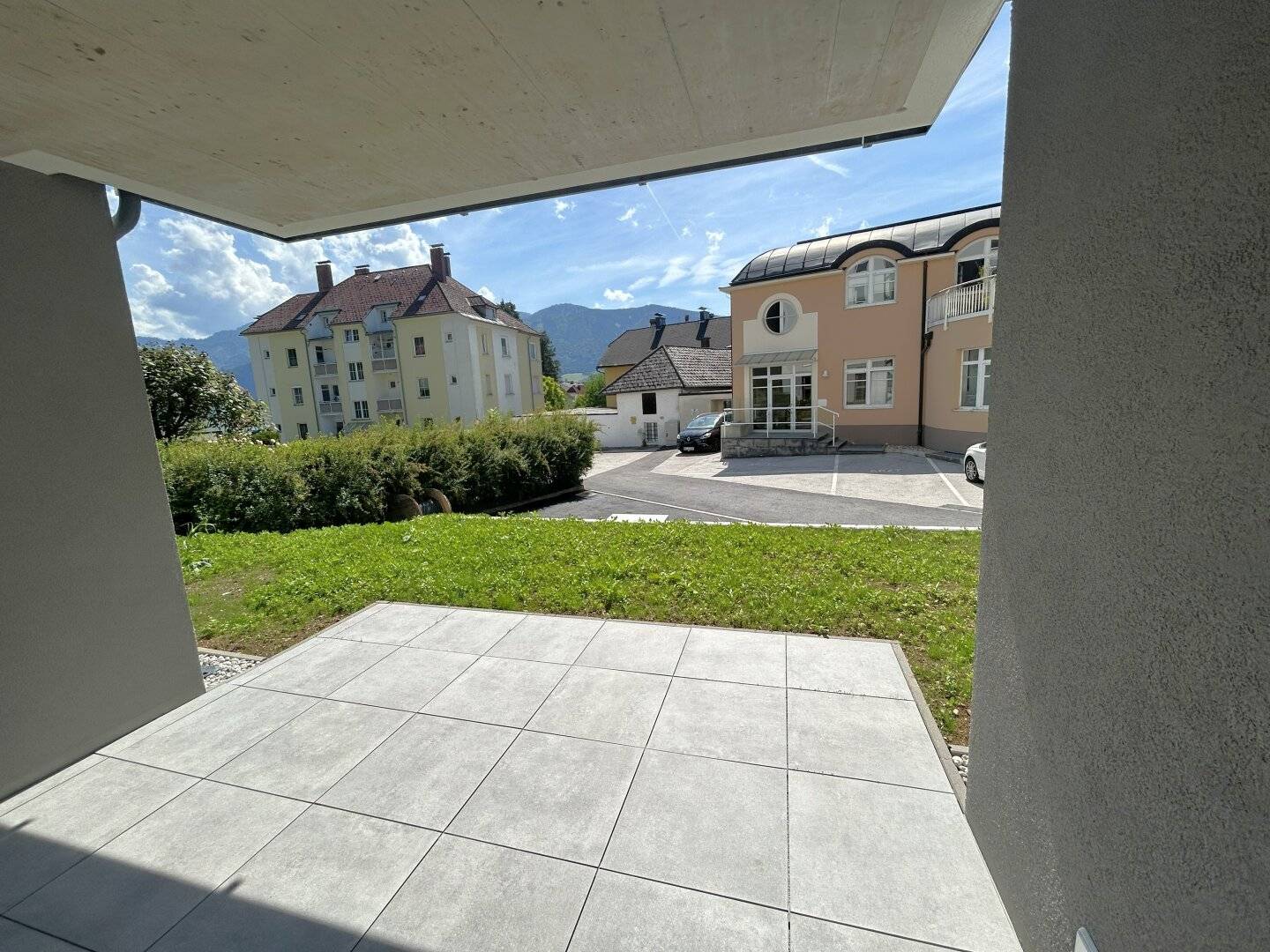 Südwesseitige 2-Zimmer-Gartenwohnung mit Küche und Sonnenschutz