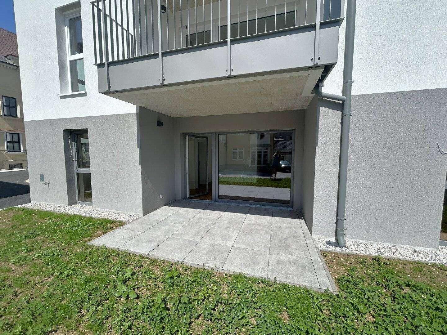 Südwesseitige 2-Zimmer-Gartenwohnung mit Küche und Sonnenschutz