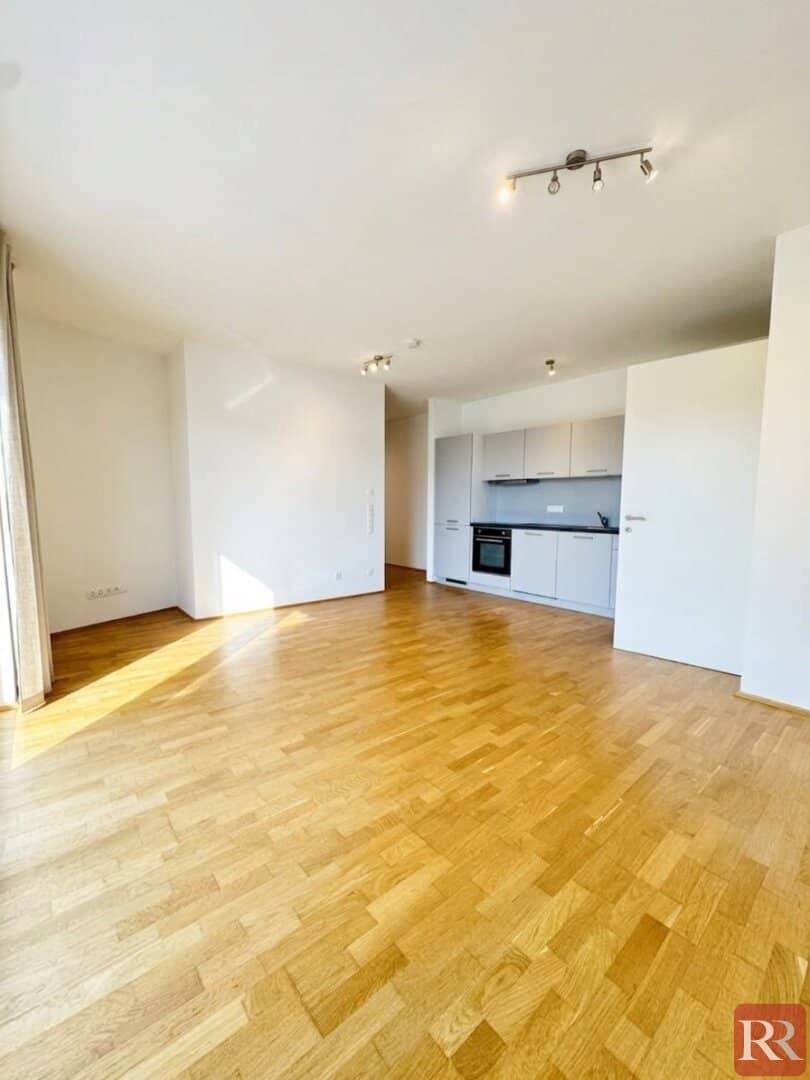 High-quality 2-room apartment with balcony in modern residential complex