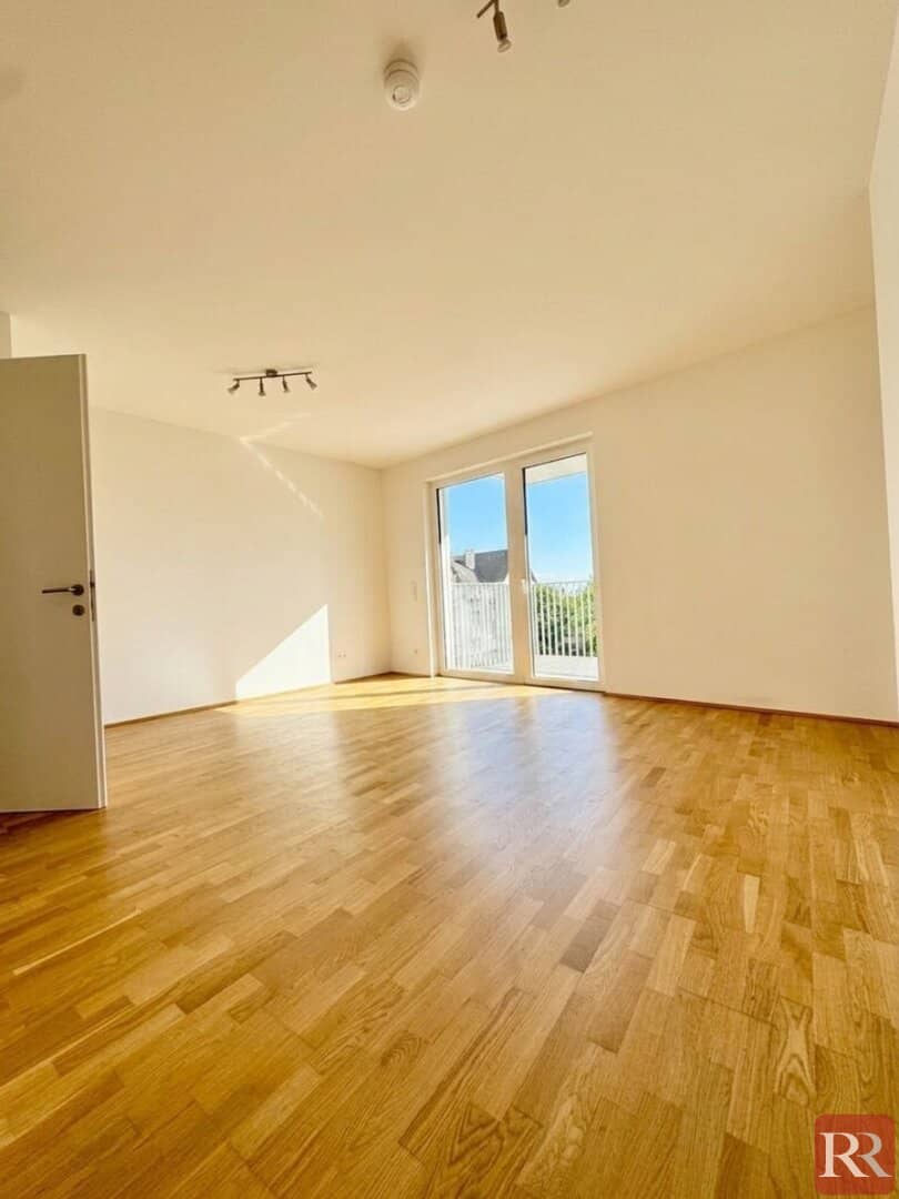 High-quality 2-room apartment with balcony in modern residential complex