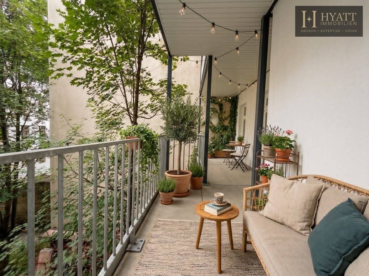 Urban living, surprisingly quiet life – stylishly renovated historic building with elevator, outdoor spaces and modern energy technology