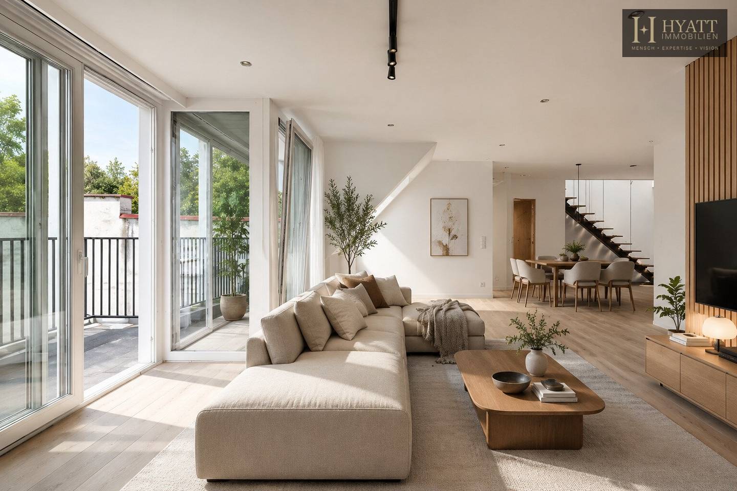 Urban living, surprisingly quiet life – stylishly renovated old building with elevator, outdoor spaces and modern energy technology