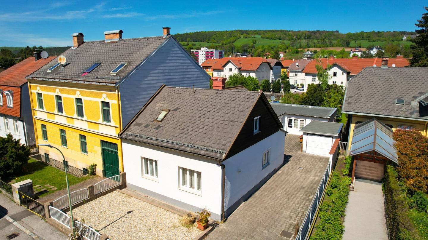 Multi-family house with large plot and versatile usage possibilities in Berndorf