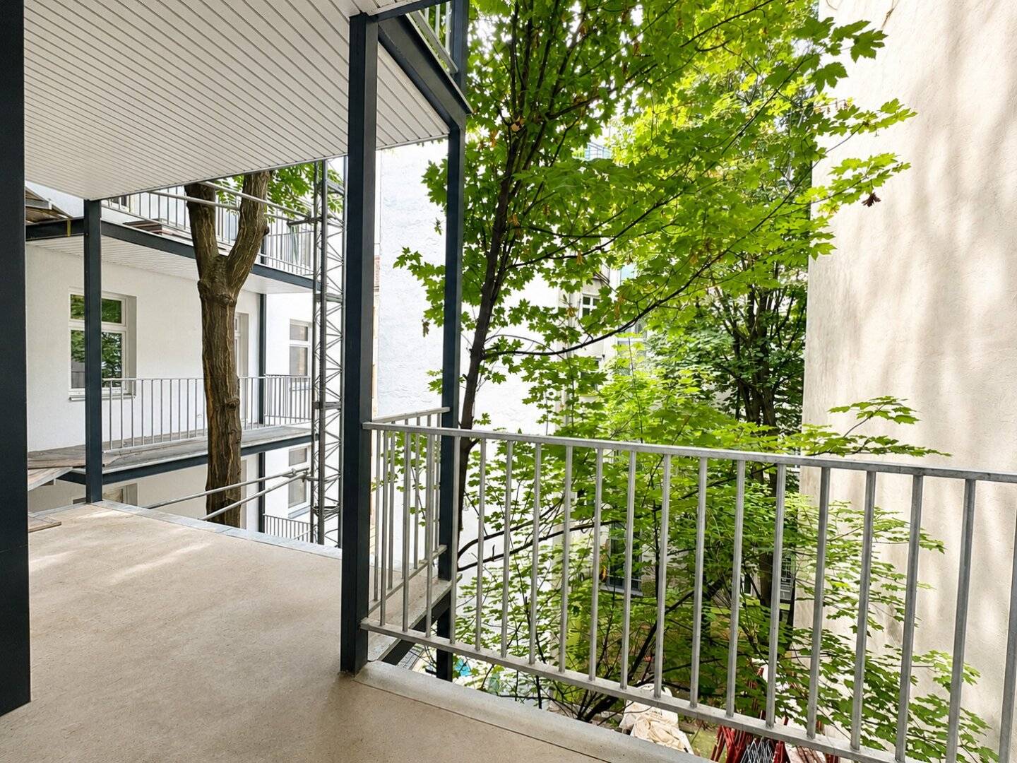 Gürtel neu interpretiert – Wohnprojekt der Extraklasse: hochwertig sanierter Altbau trifft moderne Ausstattung &amp; großzügigen Innenhof-Balkon