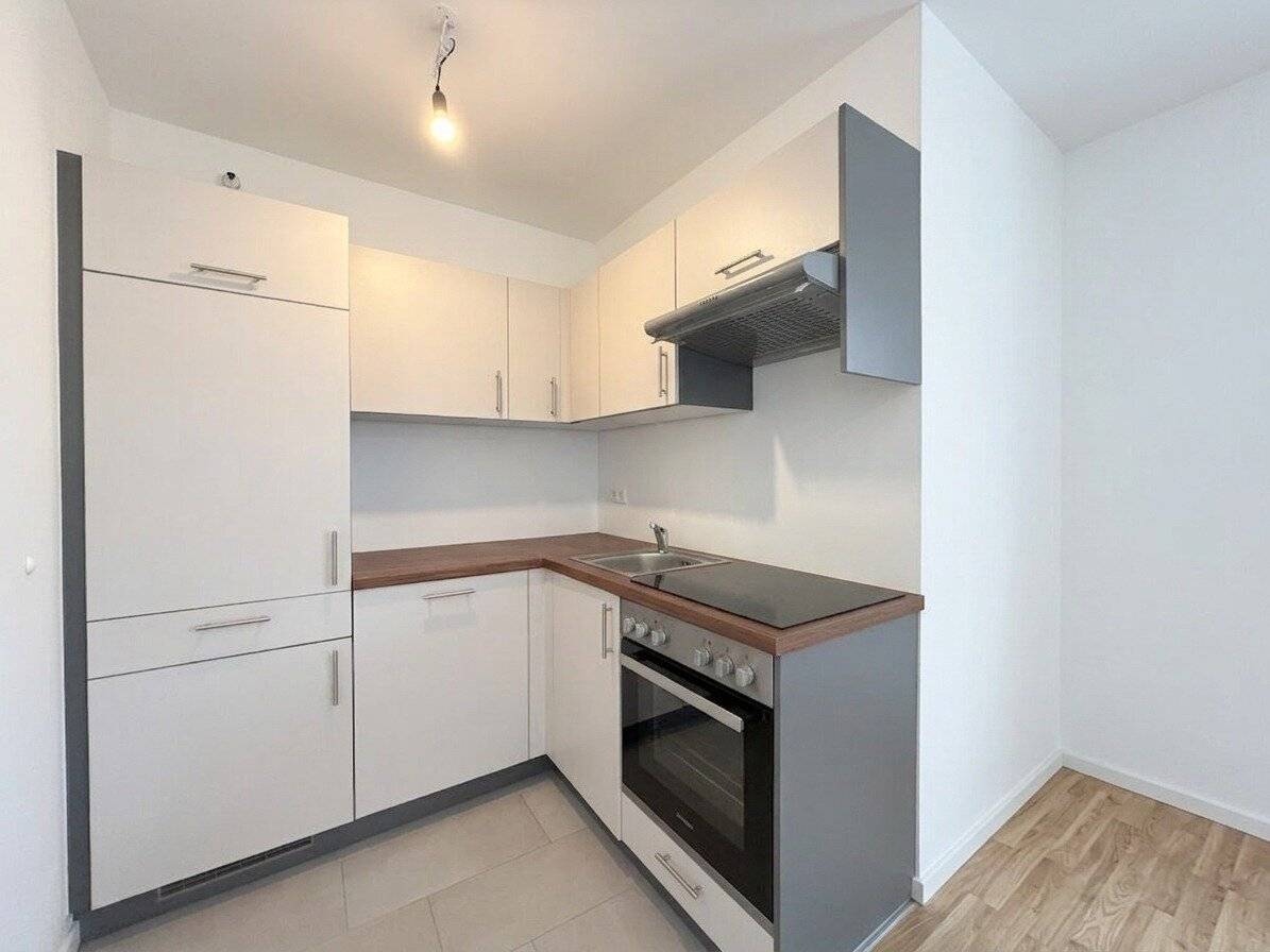 Sunny 2-room apartment with large balcony and cooling