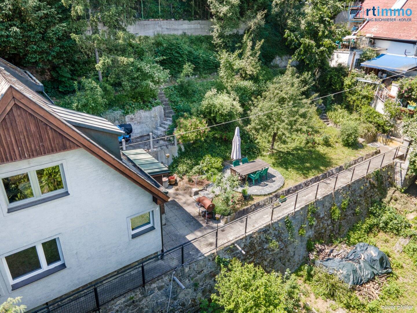 SELTENE GELEGENHEIT AM FUSSE DES KAHLENBERGS: Haus mit 835 qm Eigengrund zu kaufen + ca. 2500 qm anschließenden, sehr günstigen Pachtgrund zu übernehmen!
