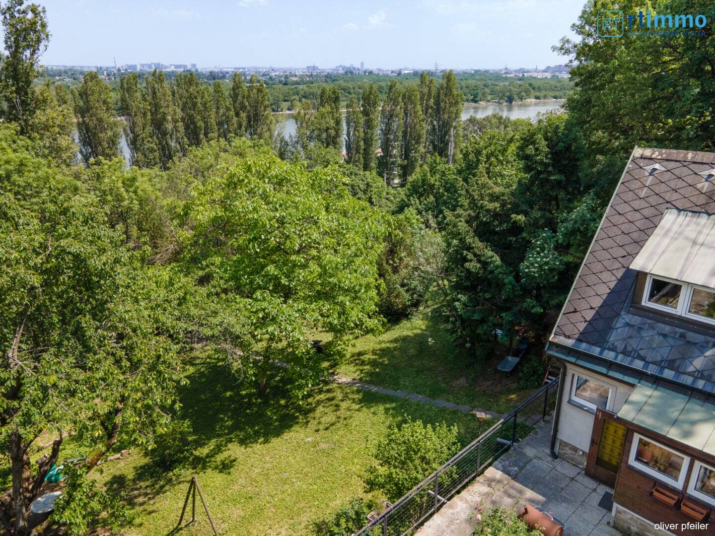 SELTENE GELEGENHEIT AM FUSSE DES KAHLENBERGS: Haus mit 835 qm Eigengrund zu kaufen + ca. 2500 qm anschließenden, sehr günstigen Pachtgrund zu übernehmen!