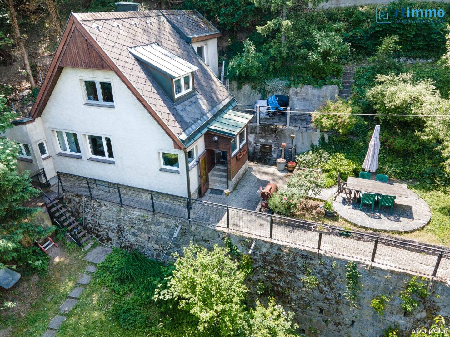 SELTENE GELEGENHEIT AM FUSSE DES KAHLENBERGS: Haus mit 835 qm Eigengrund zu kaufen + ca. 2500 qm anschließenden, sehr günstigen Pachtgrund zu übernehmen!