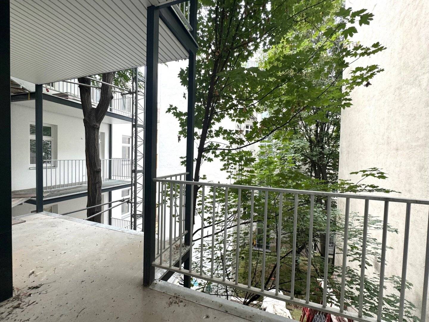 Gürtel neu interpretiert – Wohnprojekt der Extraklasse: Urban Living im hochwertig sanierten Altbautraum mit 19 m² Balkon