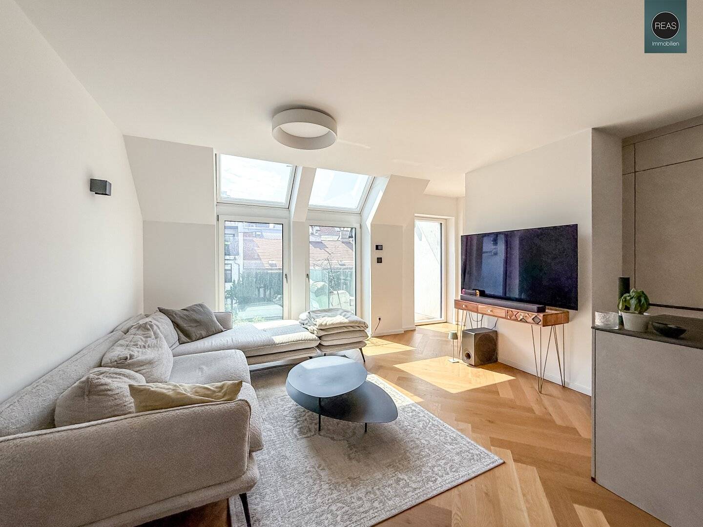 Simply better living, Smart Home, Attic apartment with balcony, Parking space available
