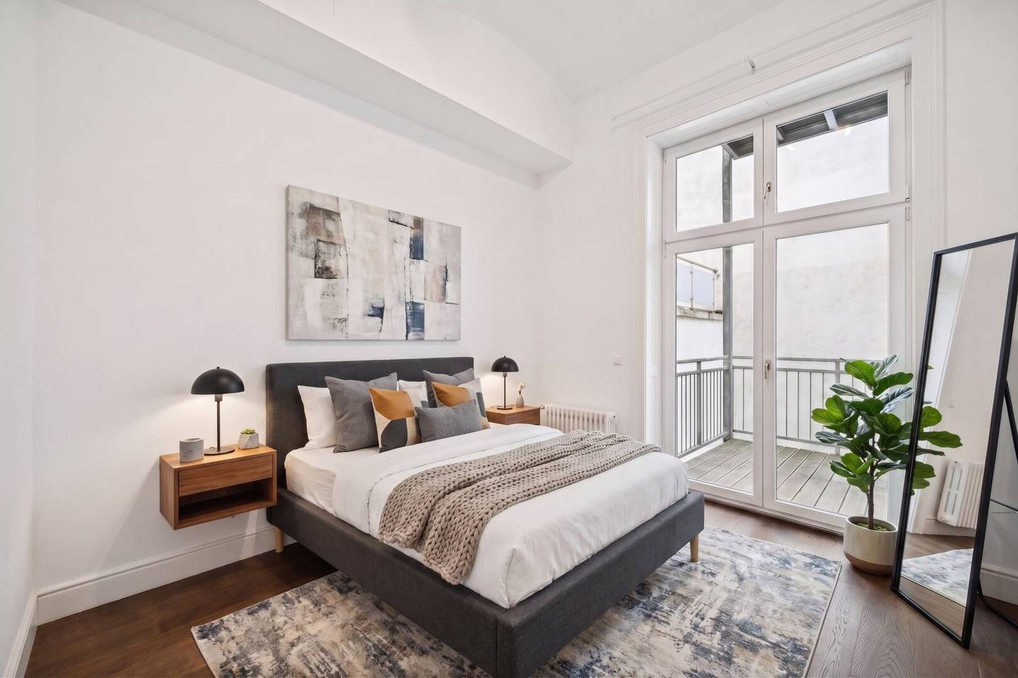 Wohnen beim Belvedere: Altbau-Charme mit Balkon für Singles/Paare/Student*innen