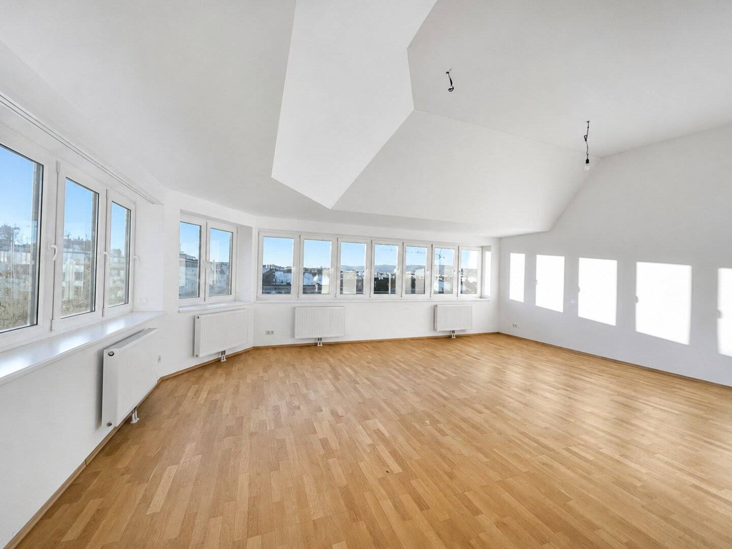 SKYLOFT VIENNA 124 m² Architecture above the roofs of Vienna - 5 meter ceiling height. Panoramic view. Urban lifestyle
