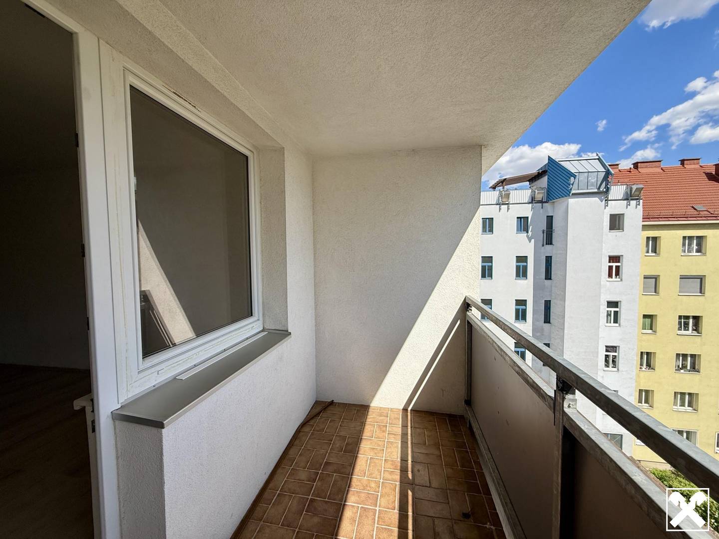 Lichtdurchflutete Wohnung mit Loggia und Lift
