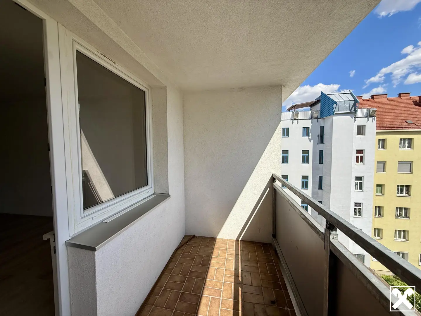 Lichtdurchflutete Wohnung mit Loggia und Lift