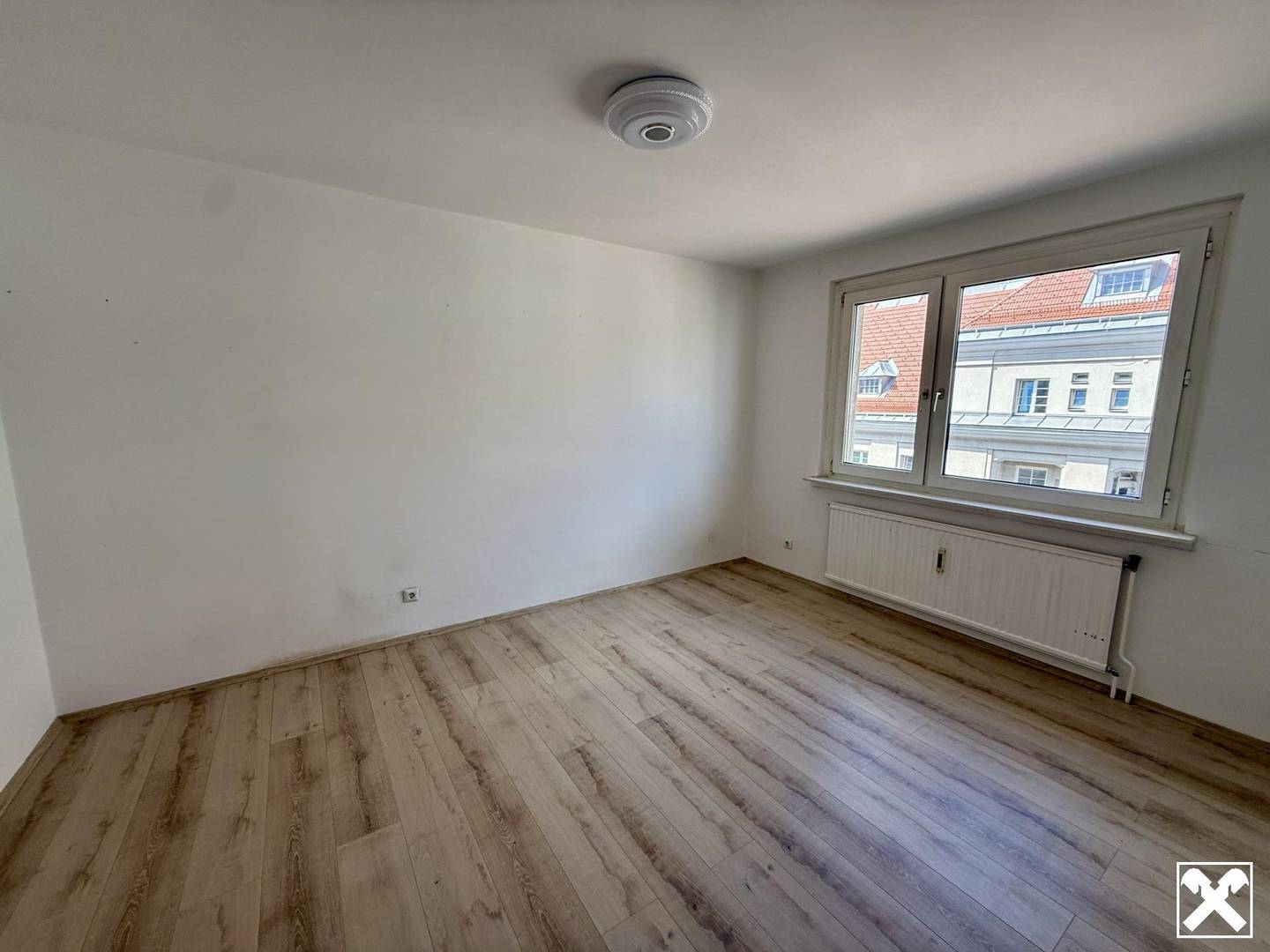 Lichtdurchflutete Wohnung mit Loggia und Lift