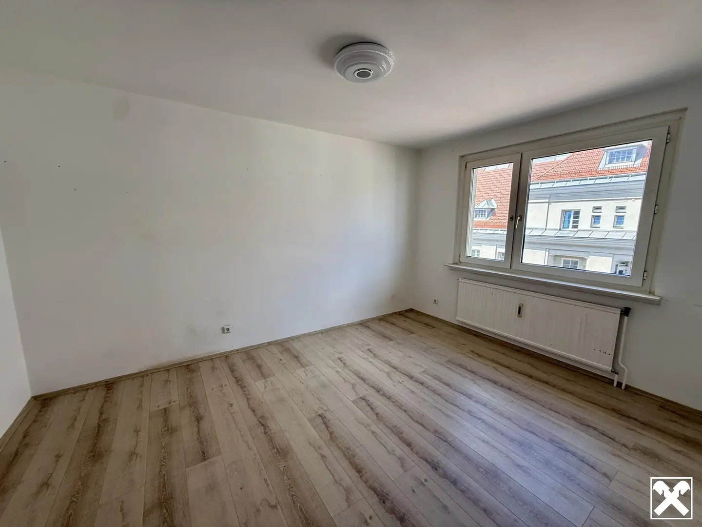 Lichtdurchflutete Wohnung mit Loggia und Lift