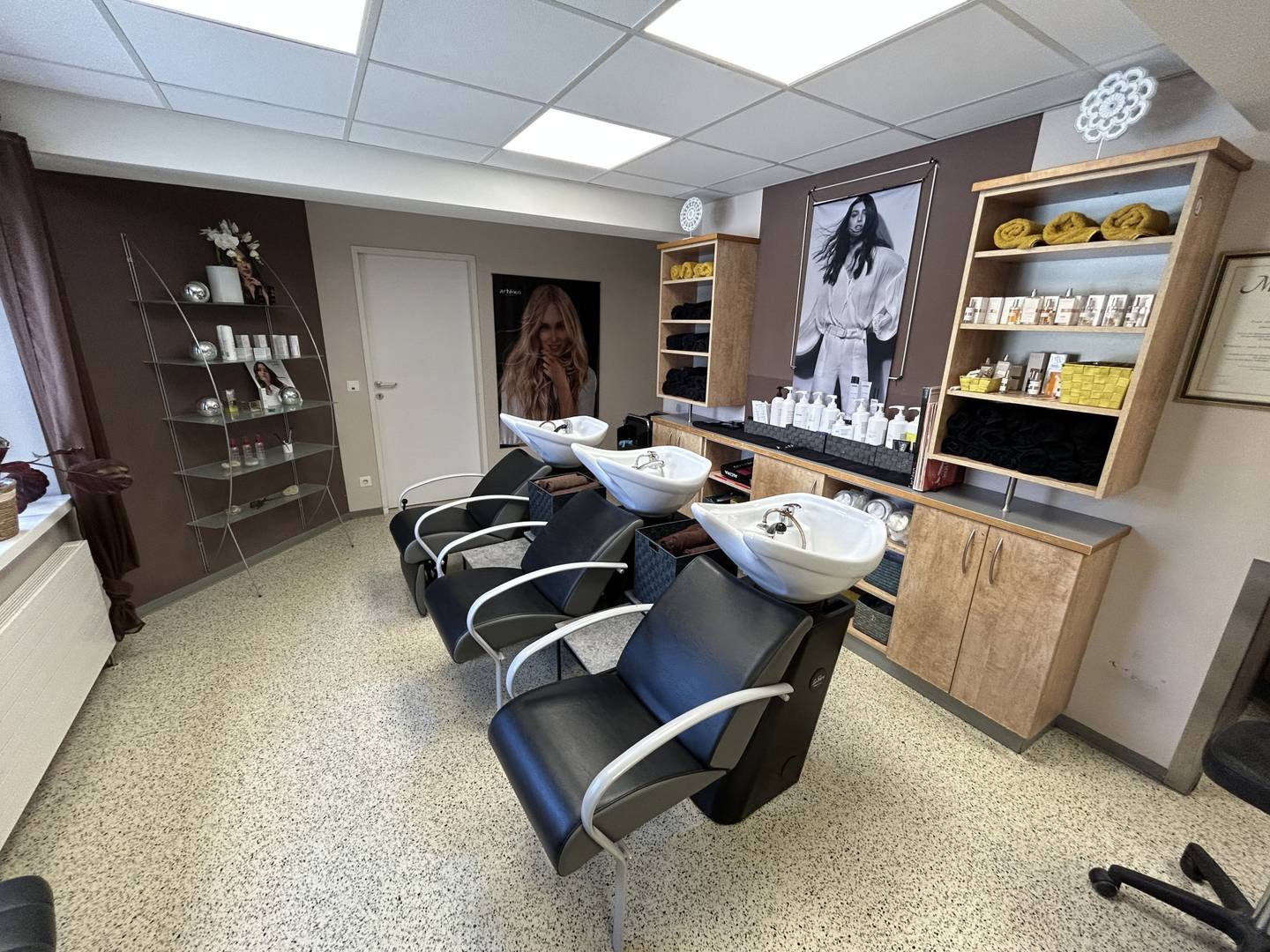 Established hair salon with loyal clientele Wohnung
