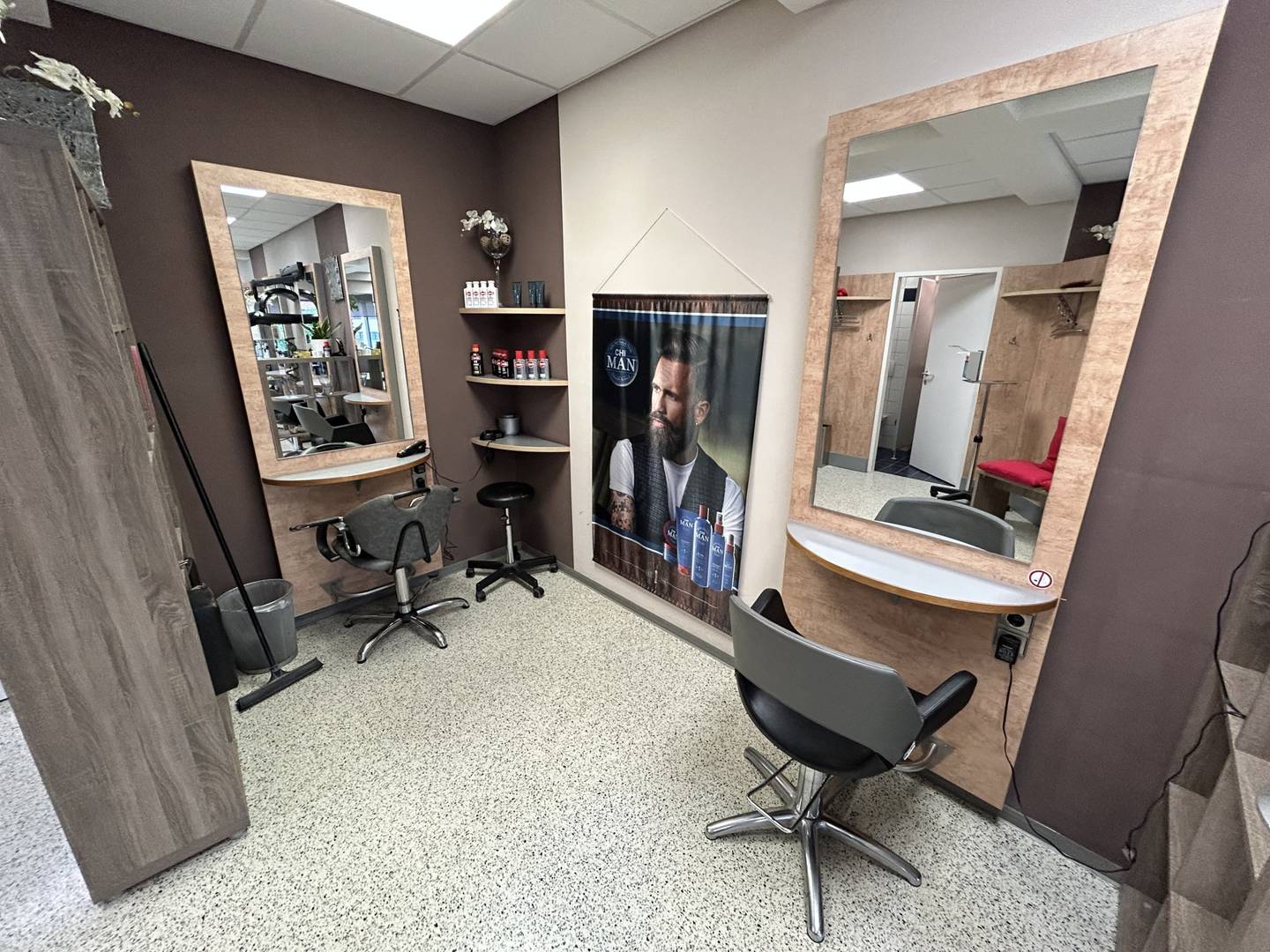 Established hair salon with loyal clientele Wohnung