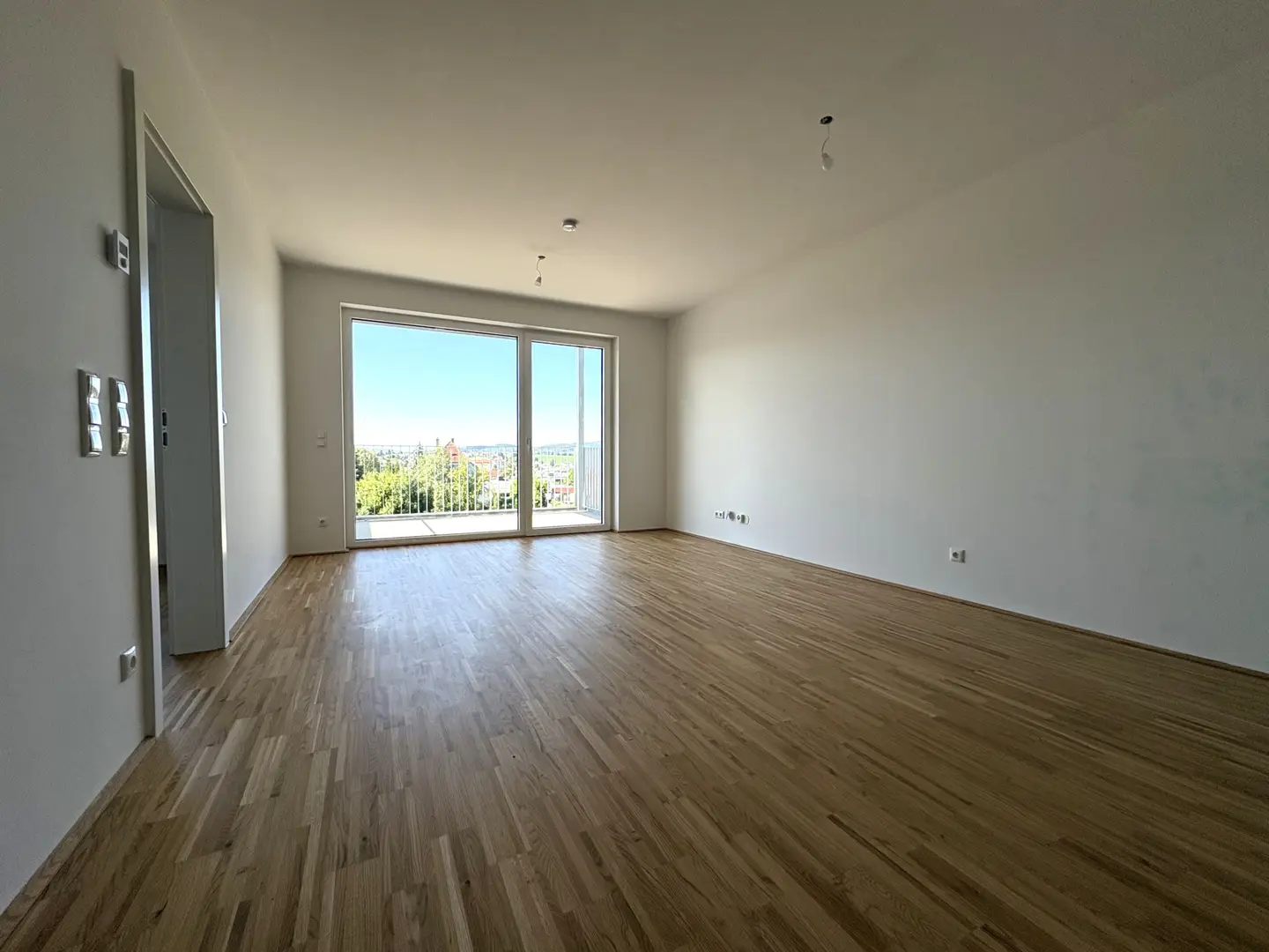 Bright penthouse close to the old town with balcony