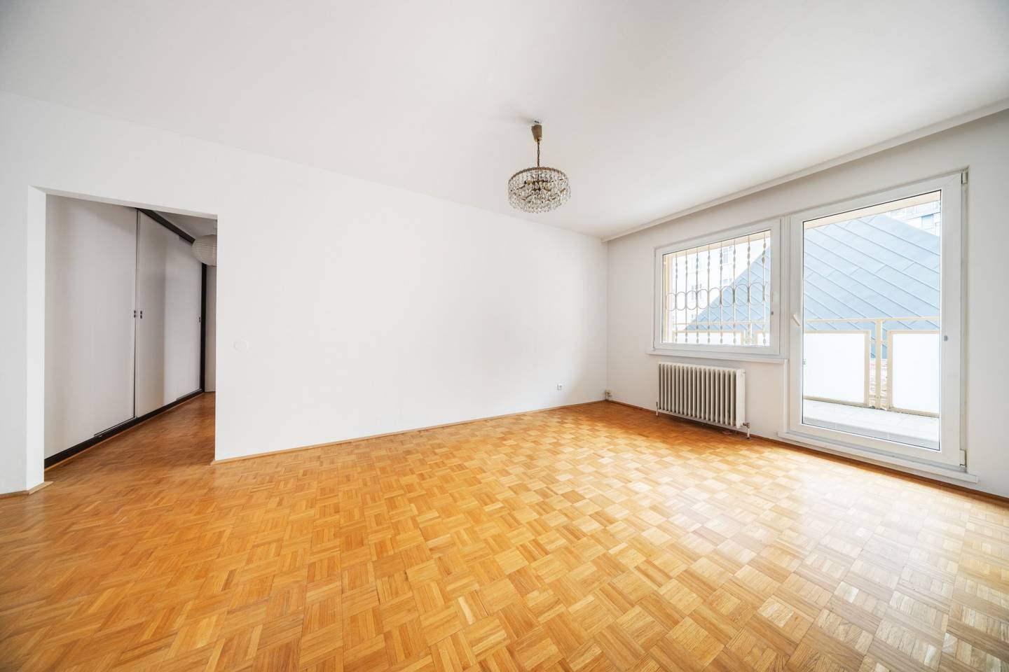 Quiet apartment with loggia and renovation potential