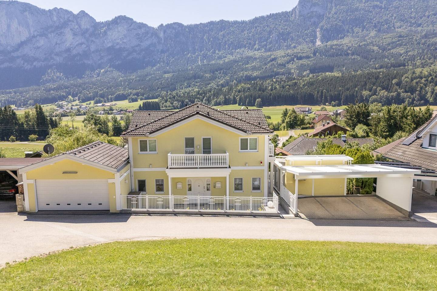 Exklusive Villa in Mondsee - St. Lorenz inkl. Wintergarten, Sauna, Doppelgarage und Carport  - Mondsee in Ruhelage mit Traumausblick !