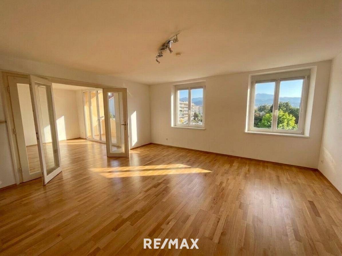 Bright apartment with loggia and balcony