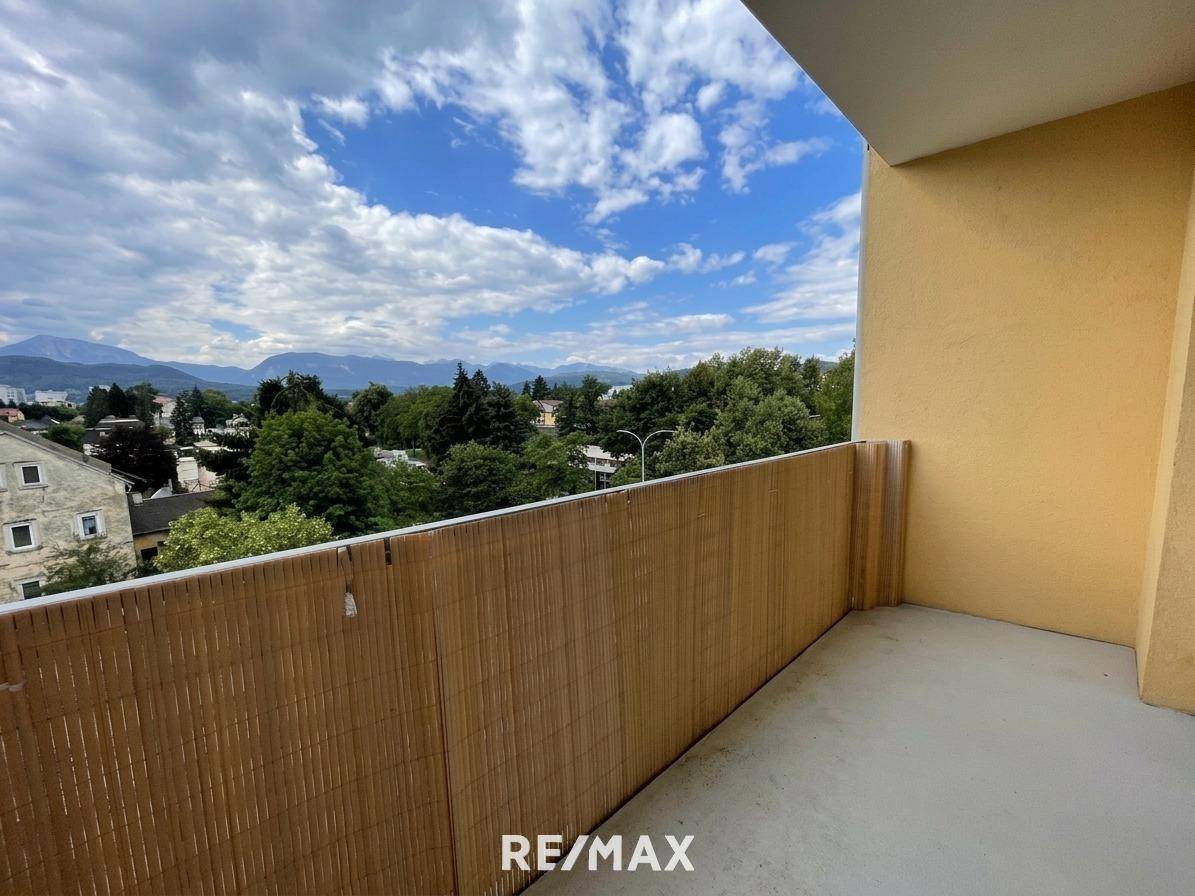 Bright apartment with loggia and balcony