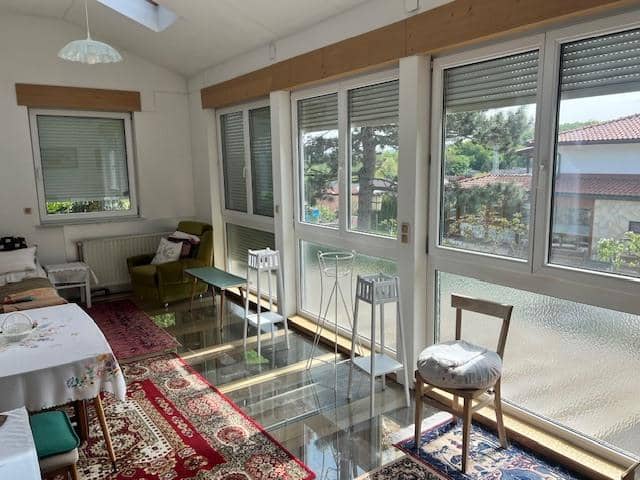 Sonniger Garten und Wintergarten Familienwohnung mit Einliegeroption