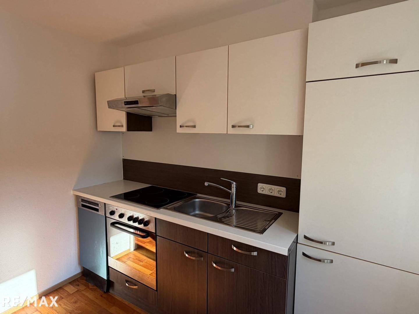 2-Zimmer-Mietwohnung mit 80 m² Eigengarten und PKW-Abstellplatz