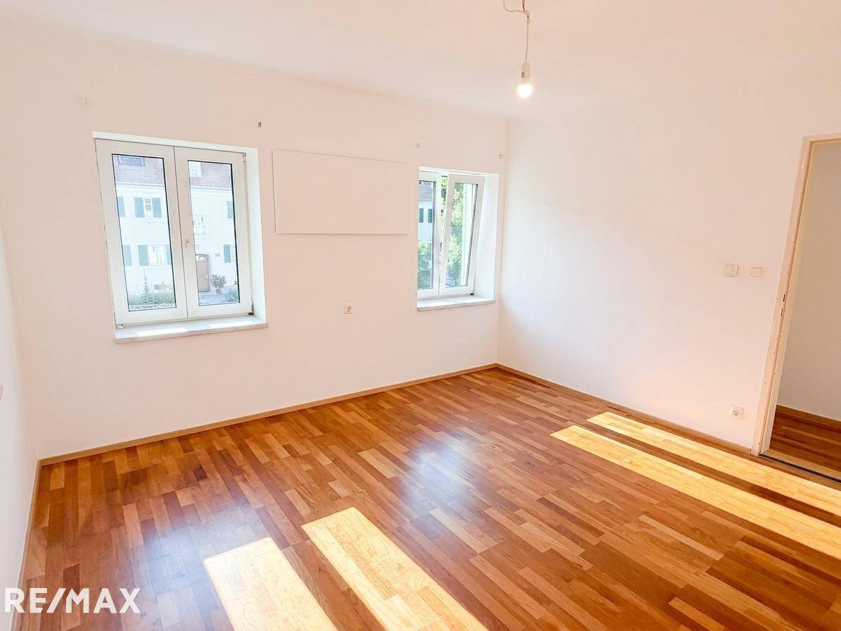 2-Zimmer-Mietwohnung mit 80 m² Eigengarten und PKW-Abstellplatz
