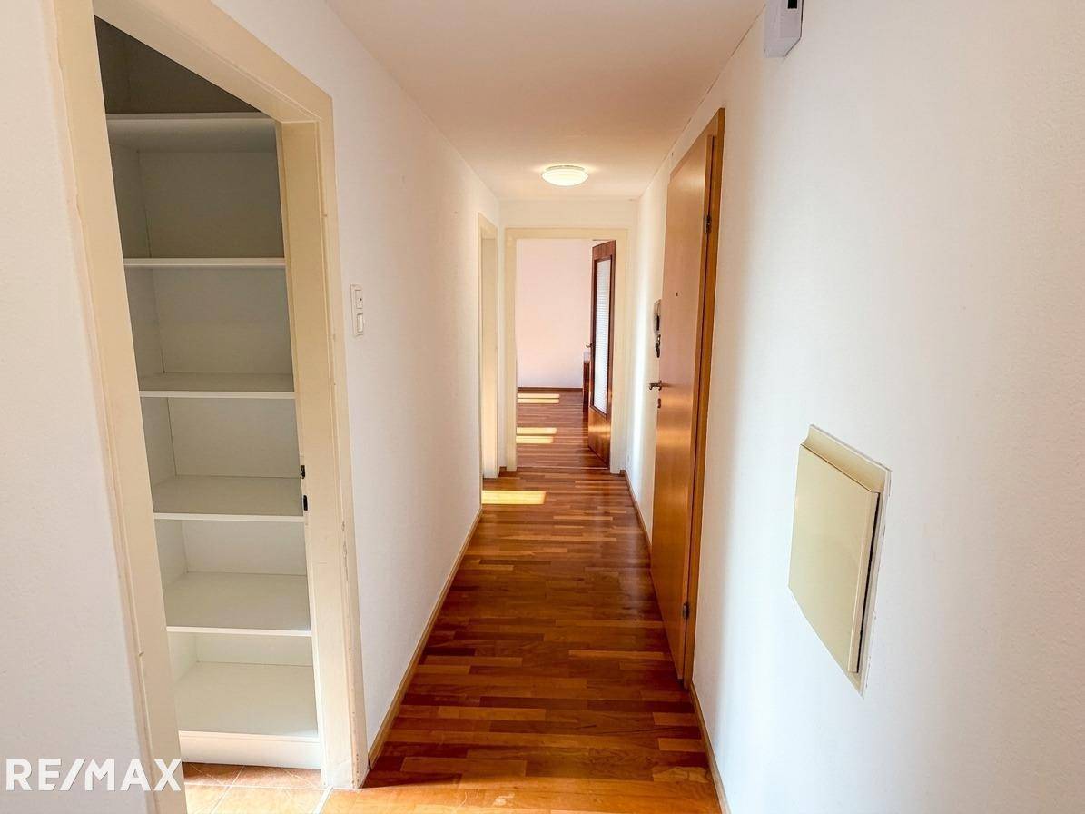 2-Zimmer-Mietwohnung mit 80 m² Eigengarten und PKW-Abstellplatz