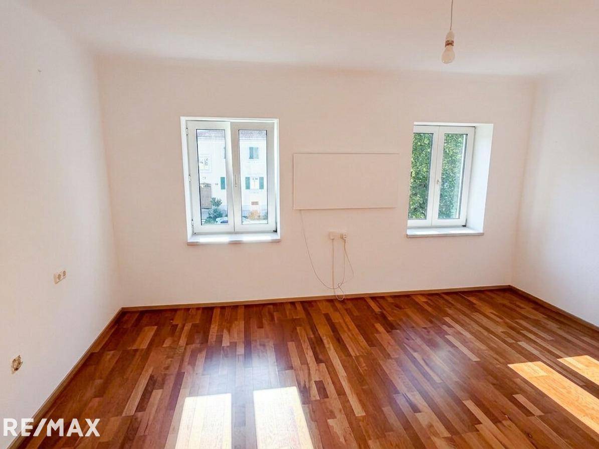 2-Zimmer-Mietwohnung mit 80 m² Eigengarten und PKW-Abstellplatz