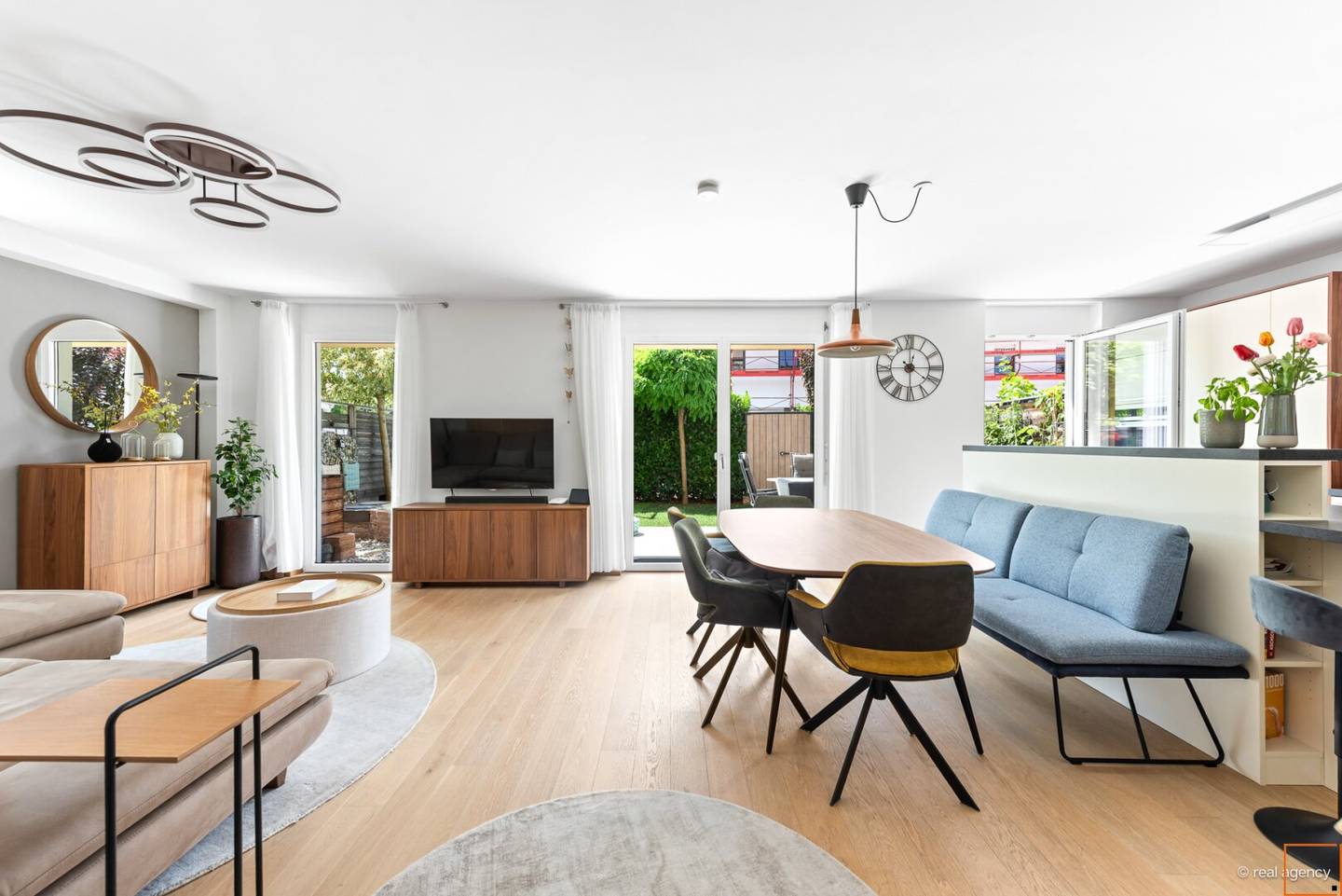Alte Donau-Nähe: Kompaktes Familienglück mit Garten, Grill und Pool