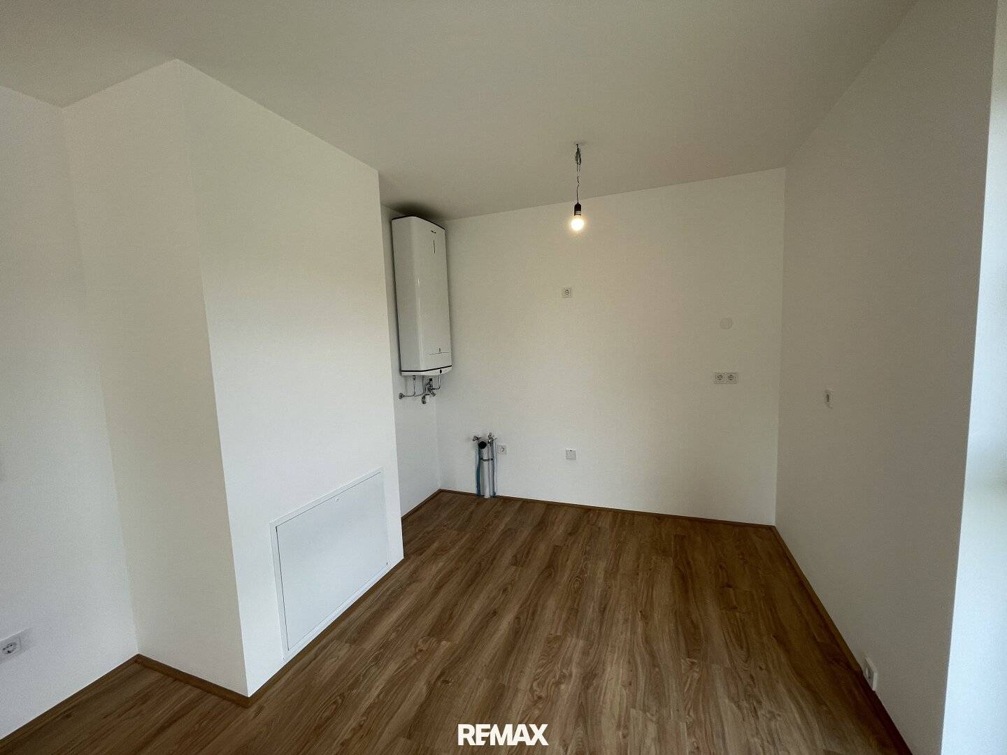3-room first-occupancy apartment with balcony