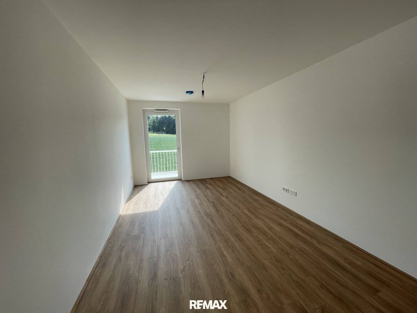 3-room first-occupancy apartment with balcony