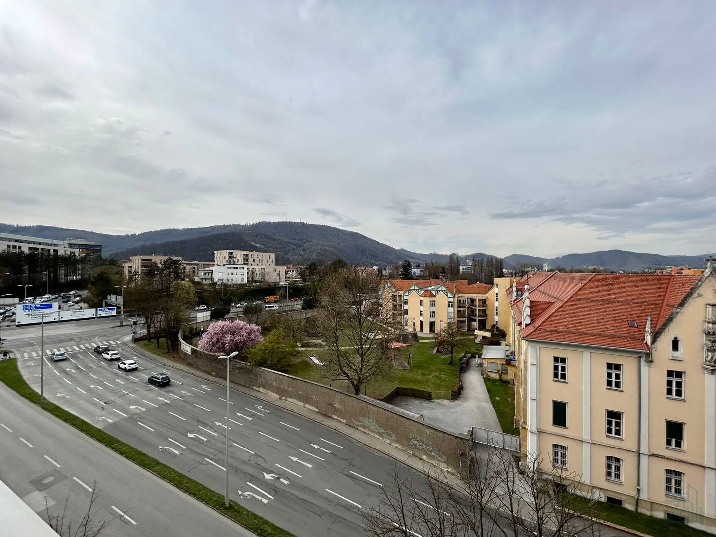 Sunny apartment with lift ideal for flatshare