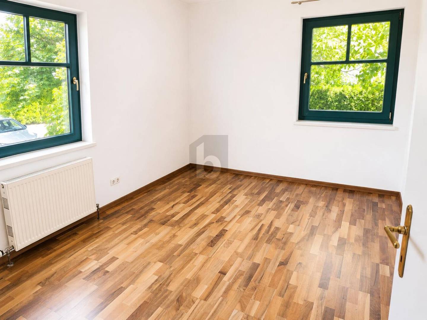 Erdgeschosswohnung with large private garden and lake view
