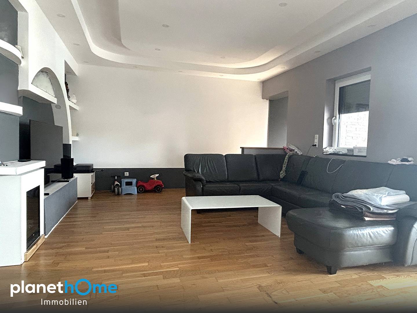 Privater Pool und Garten in gepflegter Familienwohnung
