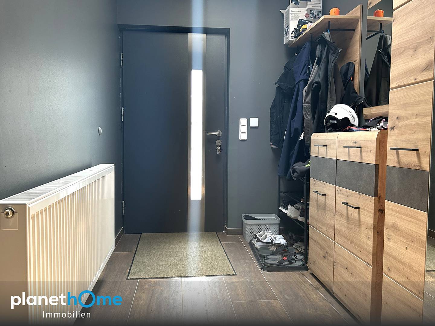 Privater Pool und Garten in gepflegter Familienwohnung