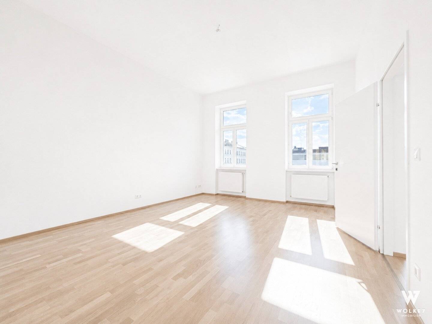 Bright 3-room apartment with large balcony in central location | U1 within walking distance &amp; near Hauptbahnhof