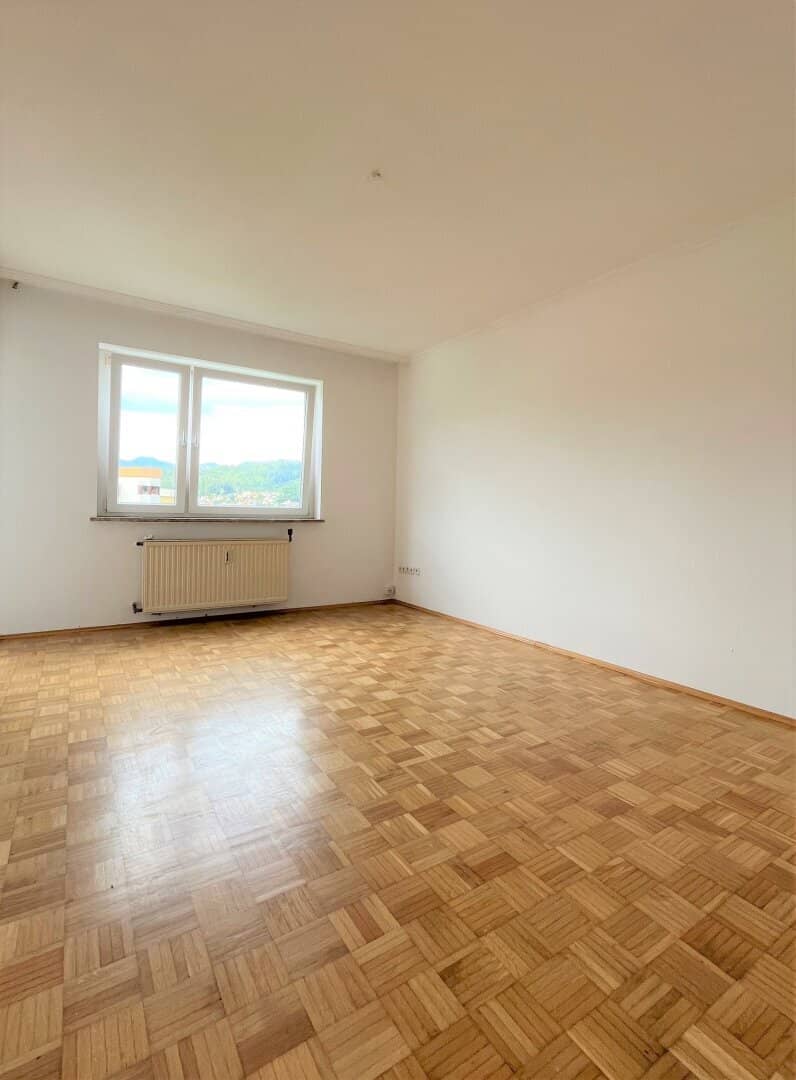 Attraktive 2-Zimmer-Wohnung mit Einbauküche und Loggia!