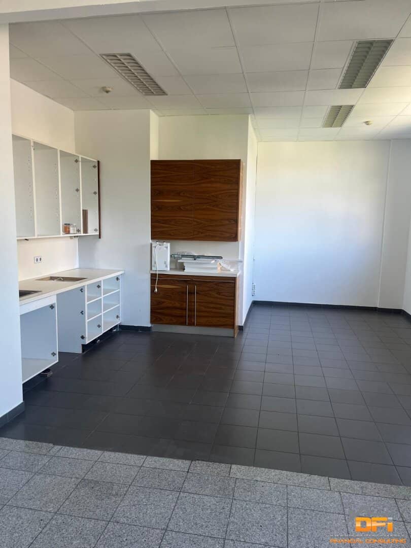 Spacious office in a good location near U6 and Handelskai