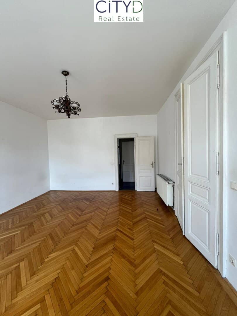 Charming 3-room apartment in 1150 Vienna, 78m², in need of renovation, elevator