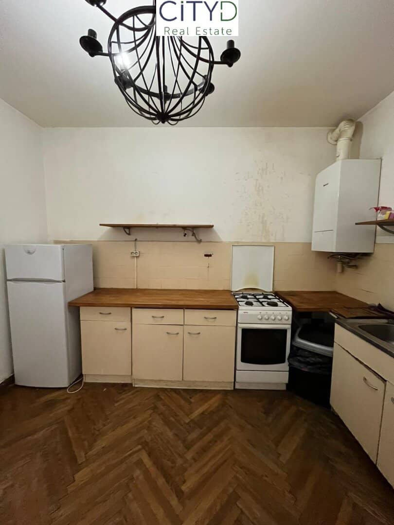 Charming 3-room apartment in 1150 Vienna, 78m², in need of renovation, elevator