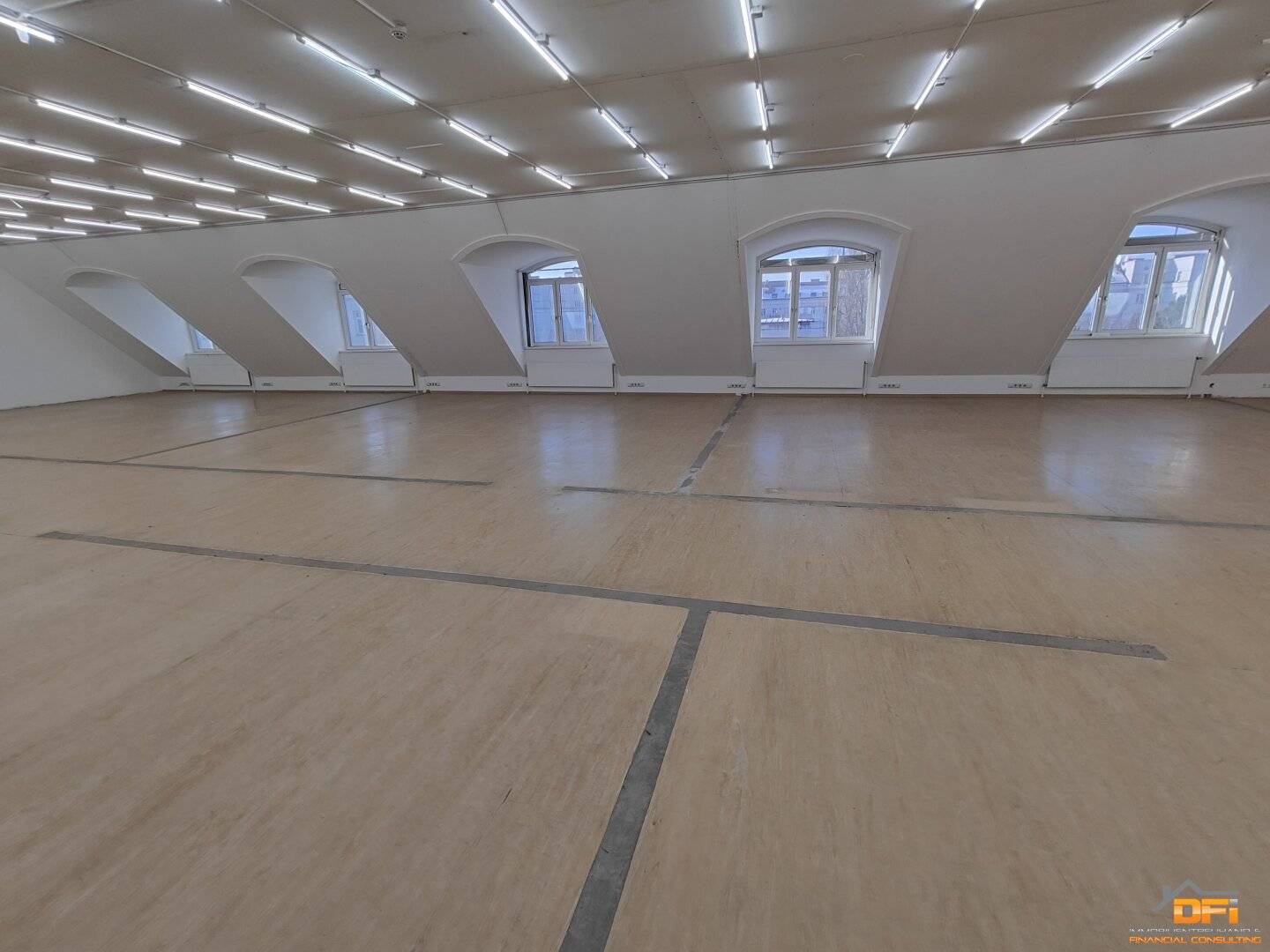 Huge attic office in a good location near U6 &amp; Handelskai