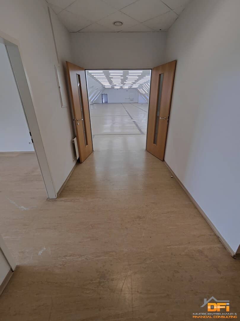 Huge attic office in a good location near U6 &amp; Handelskai