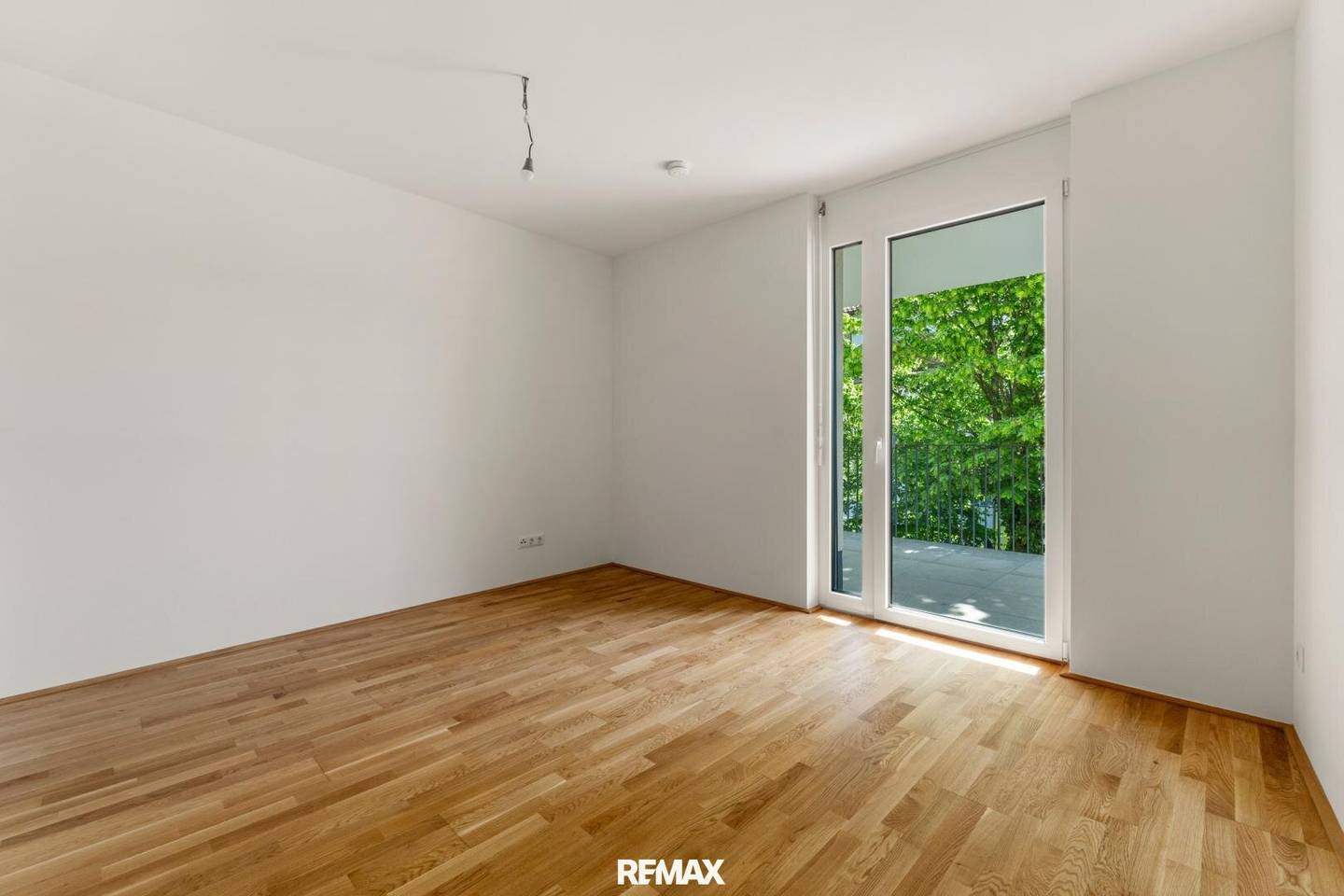Modern, barrier-free practice space with generous terrace: first occupancy in the center of Krumpendorf am Wörthersee