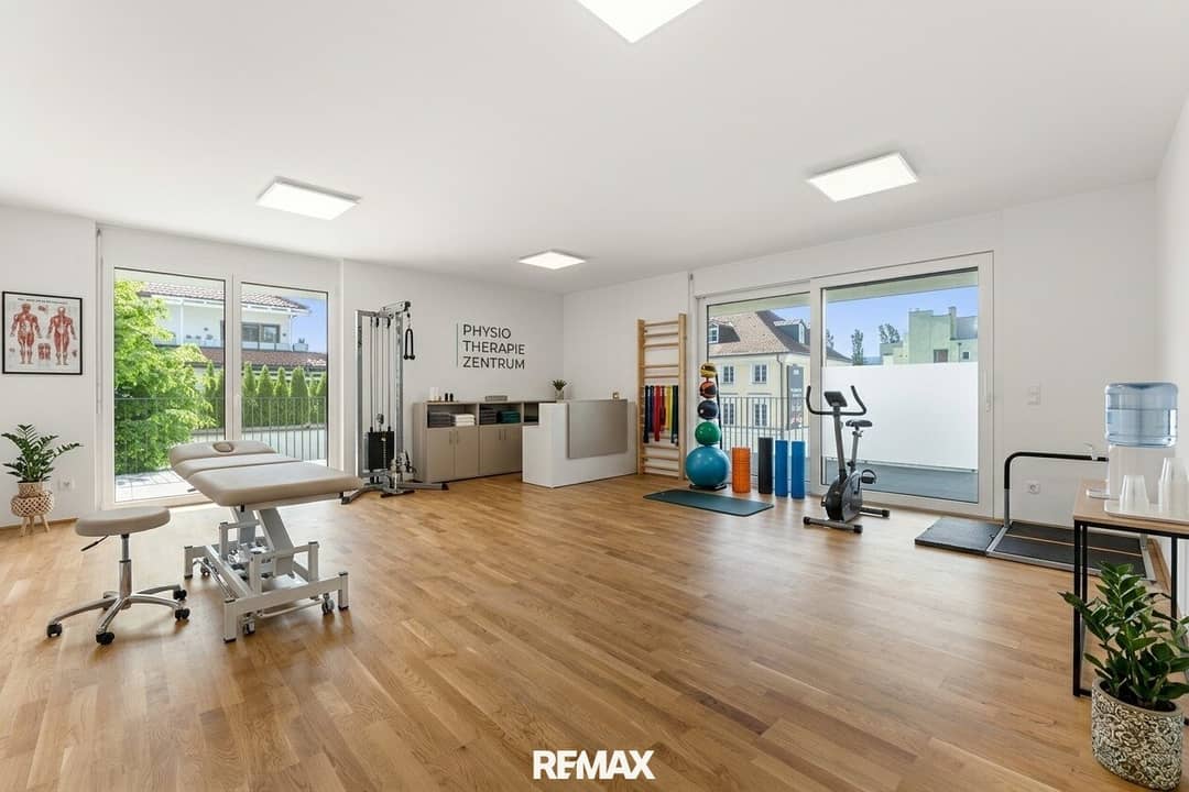 Moderne, barrierefreie Praxisfläche mit großzügiger Terrasse: Erstbezug im Zentrum von Krumpendorf am Wörthersee