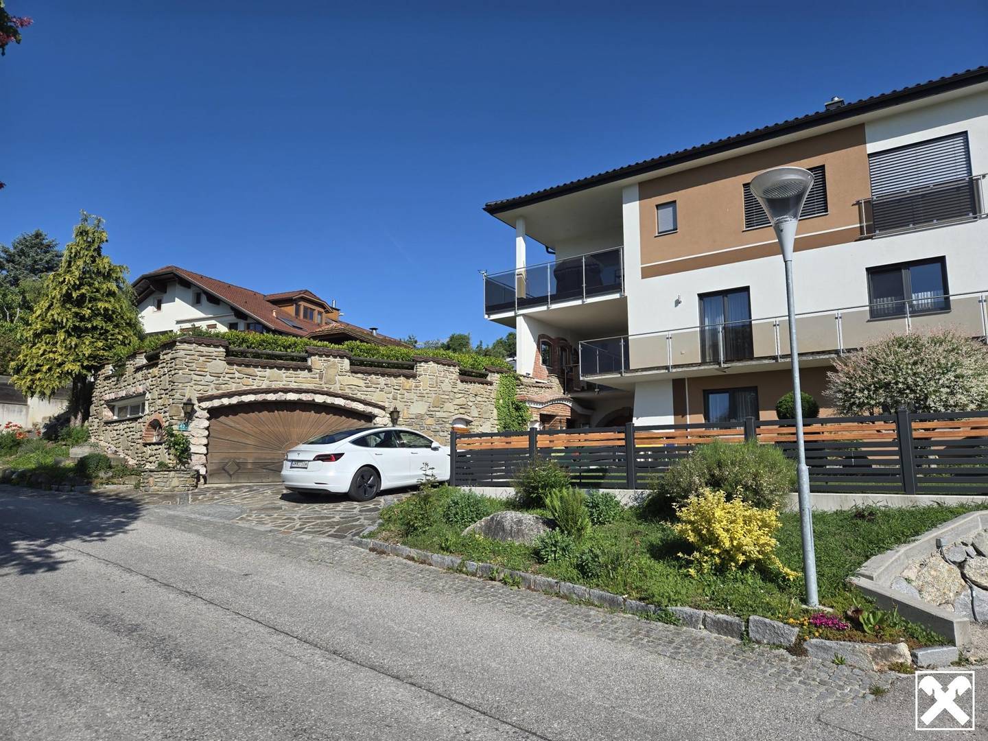 Bright apartment in quiet green setting with view of Sonntagberg